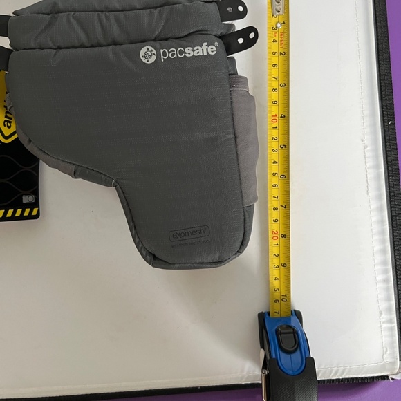 Pacsafe Camsafe V2 Camera Holster Anti-theft Belt Bag Gray New NWT Smart Travel - Picture 6 of 10